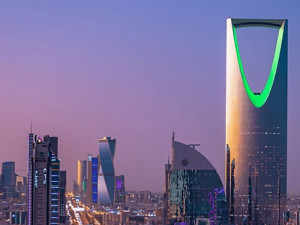 How is Saudi Arabia sustaining dollar dominance?